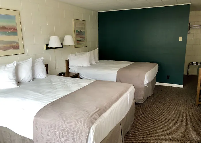 Hotel Four Winds 2*