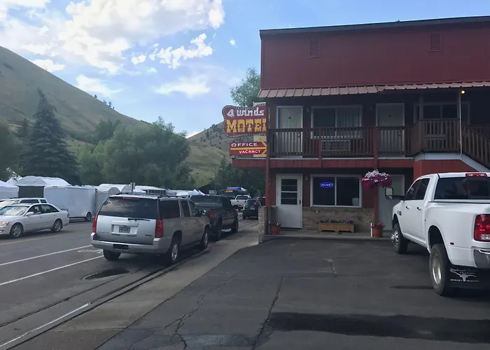 Four Winds Hotel